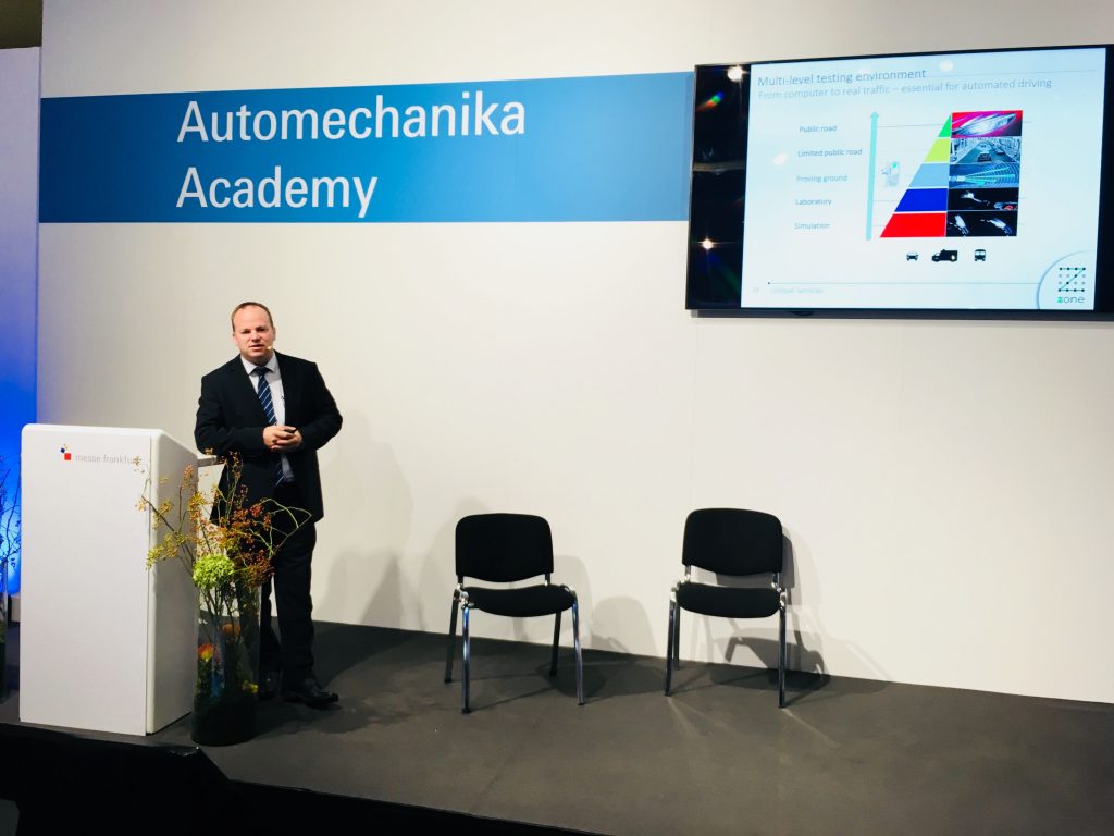 Háry András előad az Automechnika Akadémián. Téma a zalaegerszegi tesztpálya