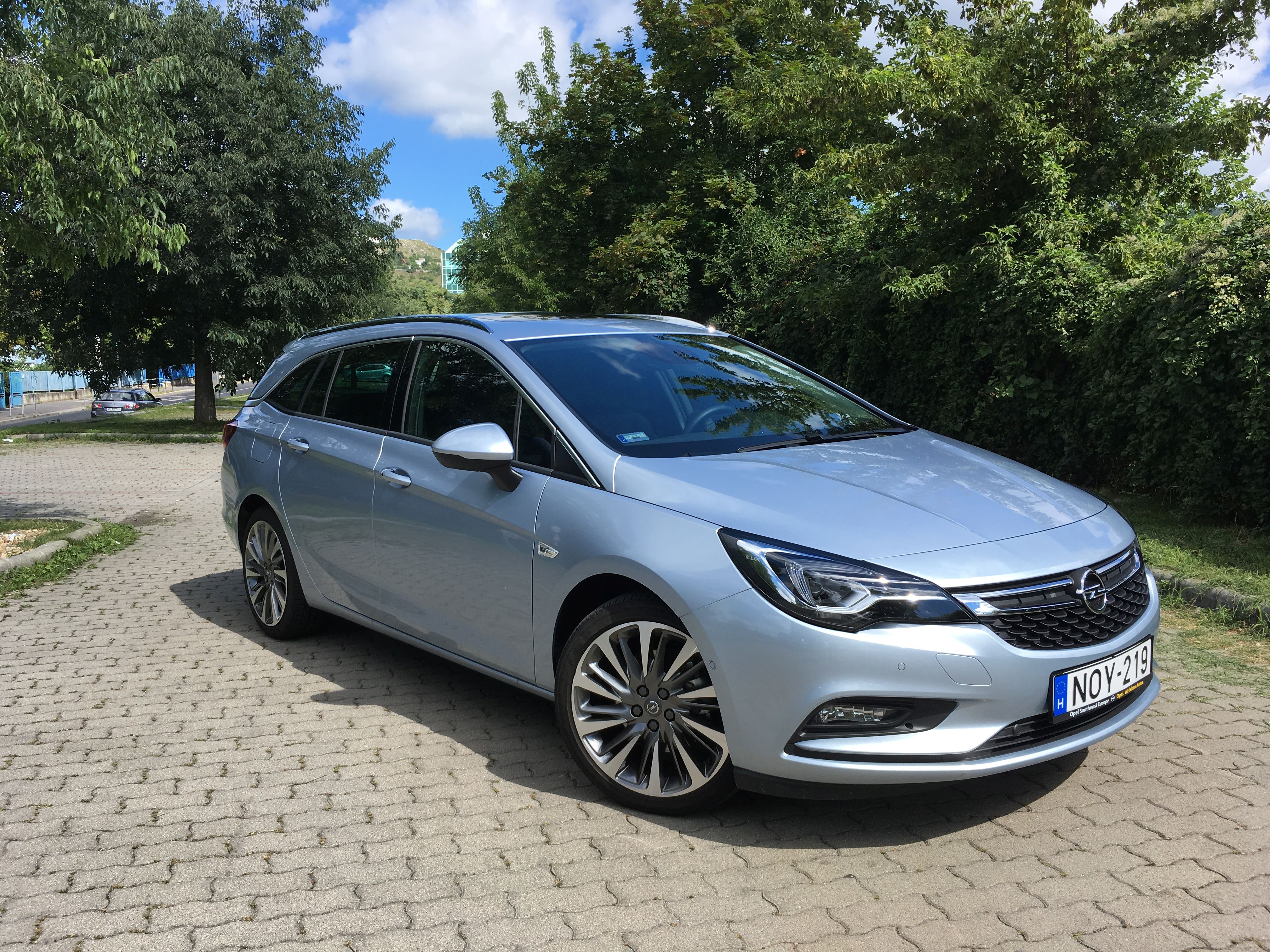 Opel Astra Sports Tourer 1.6 BiTurbo CDTI teszt: jó lesz a
