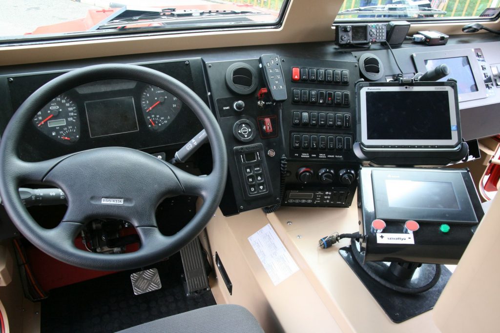 Komondor4_5777_Cockpit