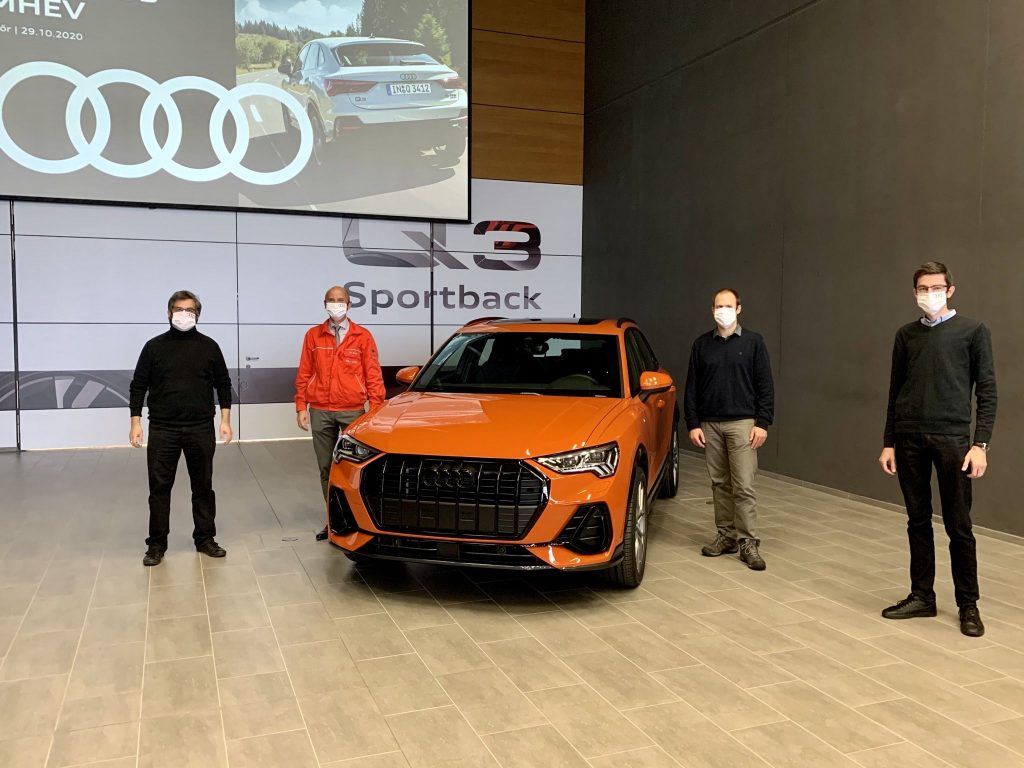 Az Audi Hungaria járműgyárában Les Zoltán gyárigazgató fogadta a zsűrit
