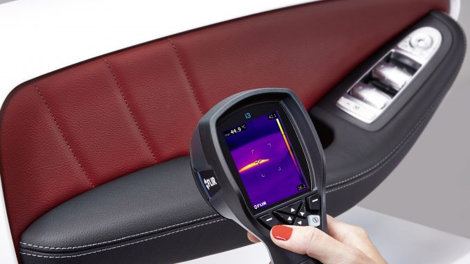 Neue beheizbare Armlehne von Yanfeng Automotive Interiors bietet mehr Komfort und Behaglichkeit / Mit beheizbarer Armlehne auch an kalten Wintertagen komfortabler unterwegs
