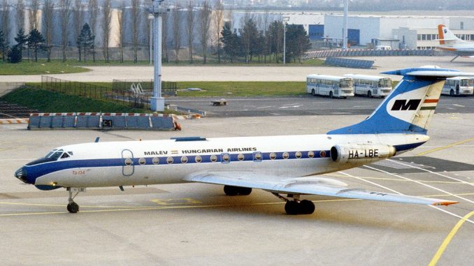 Tupolev_Tu-134,_Malev_-_Hungarian_Airlines_AN1150963