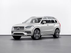 XC90 Recharge Plug-In Hybrid Inscription, in Birch Light Metallic