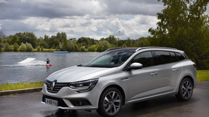RENAULT MEGANE ESTATE (KFD) PRESS TESTS IN VALLEE DE CHEVREUSE