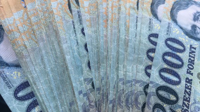 forint fizikai órabér, bérek, bérköltség, forint, órabére, béremelésre, órabér