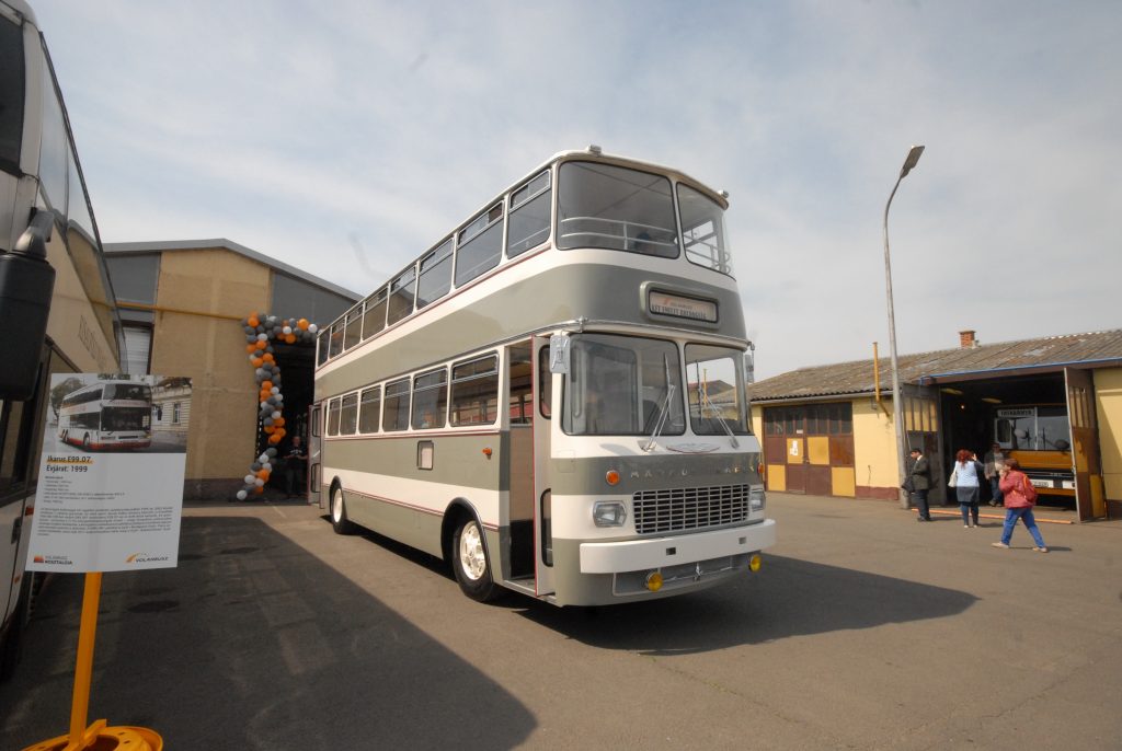 Ikarus 556.jpg s