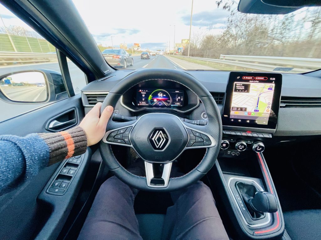 clio_vezetes